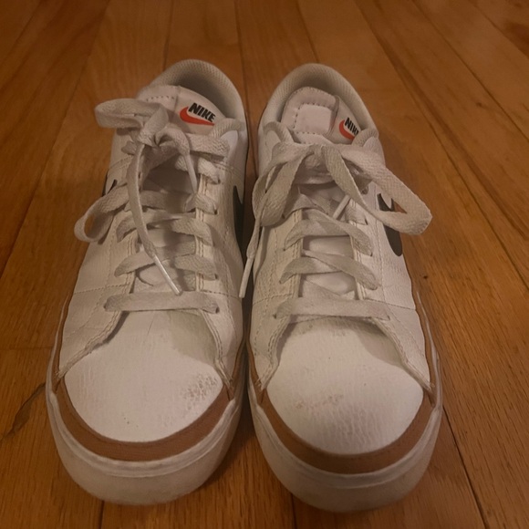 Nike tennis shoes | color: white | men’s size 8.5 - Picture 2 of 6